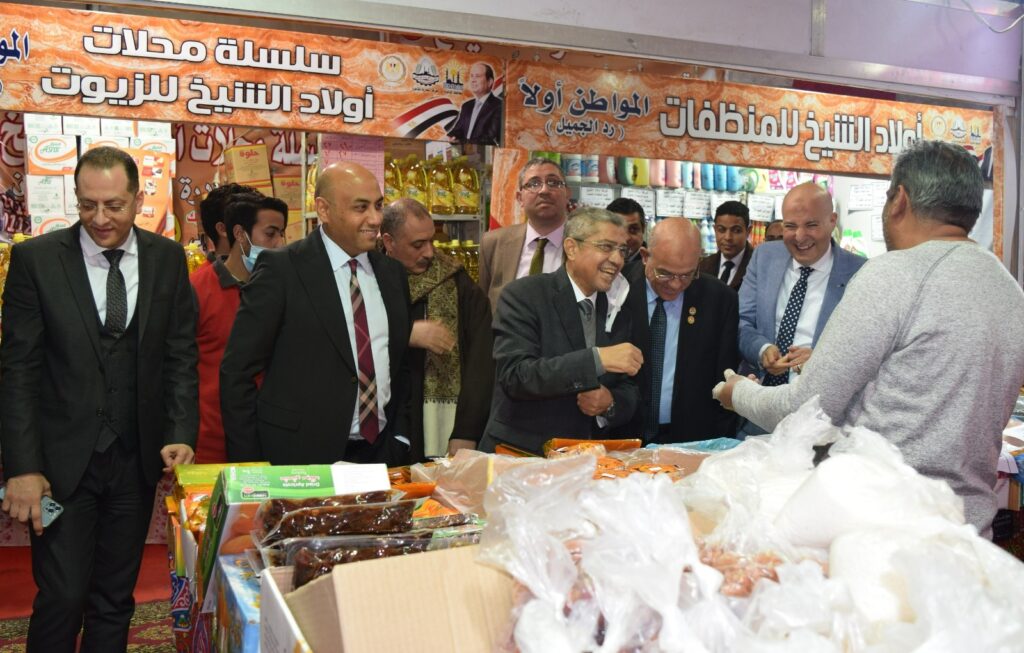 إبراهيم العربي يتفقد معرض مدينة نصر..ويشيد بتوافر وتنوع السلع والتنظيم الجيد   