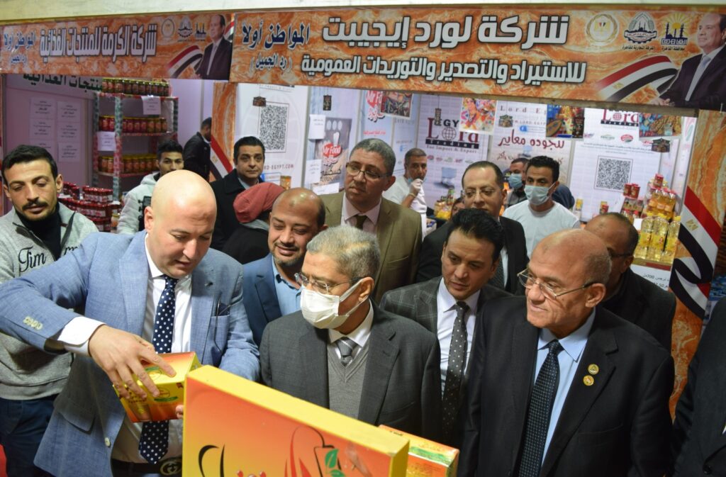 إبراهيم العربي يتفقد معرض مدينة نصر..ويشيد بتوافر وتنوع السلع والتنظيم الجيد   