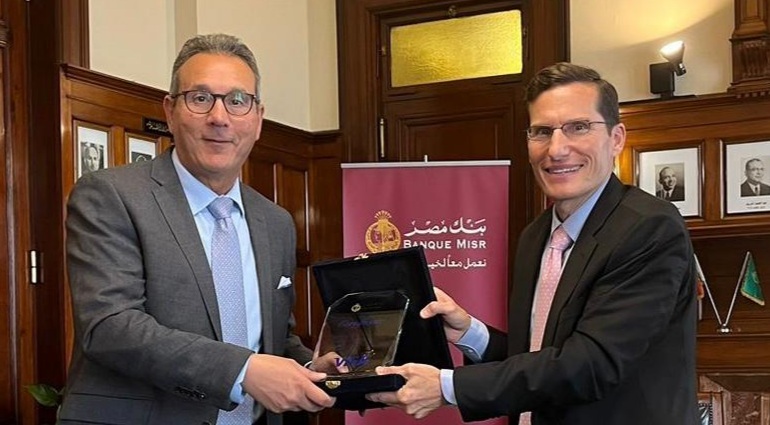 فيزا تمنح بنك مصر جائزة البنك الأسرع نمواً في حجم معاملات بطاقات ائتمان فيزا لعام 2022 في مصر