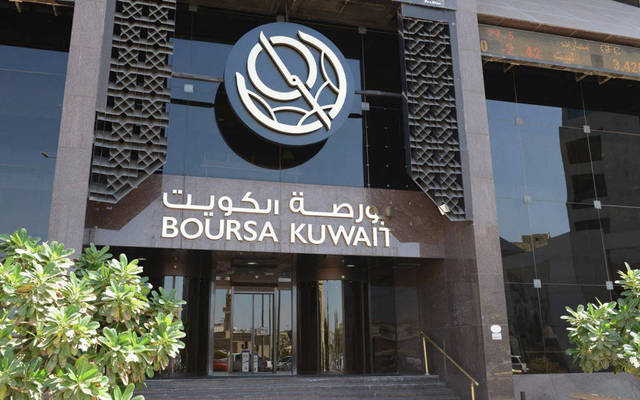 تتراجع بورصة الكويت هامشيا بالختام بضغط قطاعي الخدمات المالية والتأمين