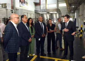 مدبولي يتفقد مصنع “لوريال مصر” بالمنطقة الصناعية