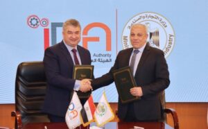 قام المهندس محمد عبد الكريم رئيس هيئة التنمية الصناعية بتجديد بروتوكول التعاون مع هيئة تنمية الصعيد برئاسة اللواء شريف صالح، وذلك بمقر الهيئة بهدف إنشاء وتنمية الصناعات والمناطق الصناعية