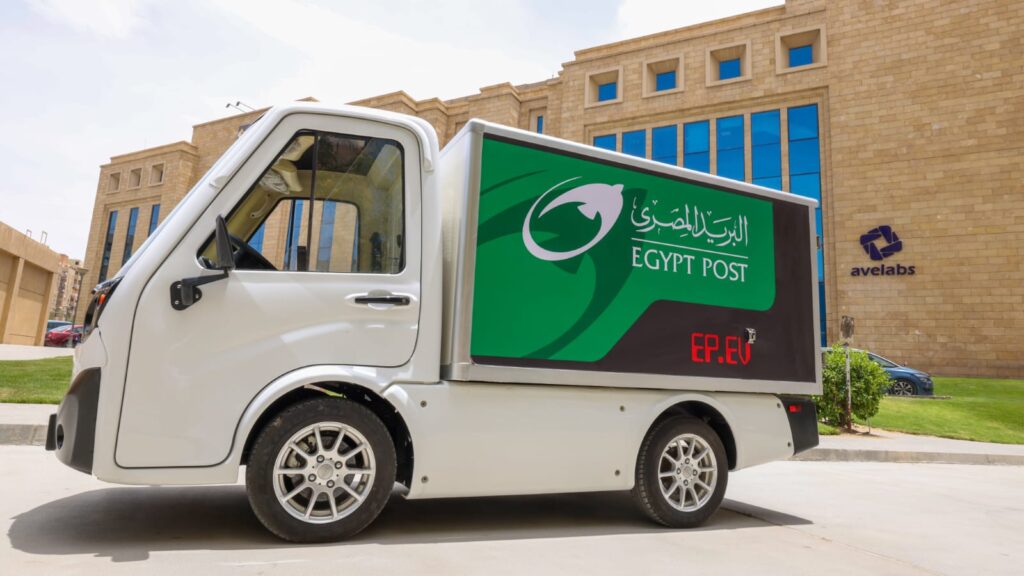 البريد المصري يطلق مشروع تحويل سيارات البريد القديمة إلى سيارات كهربائية   