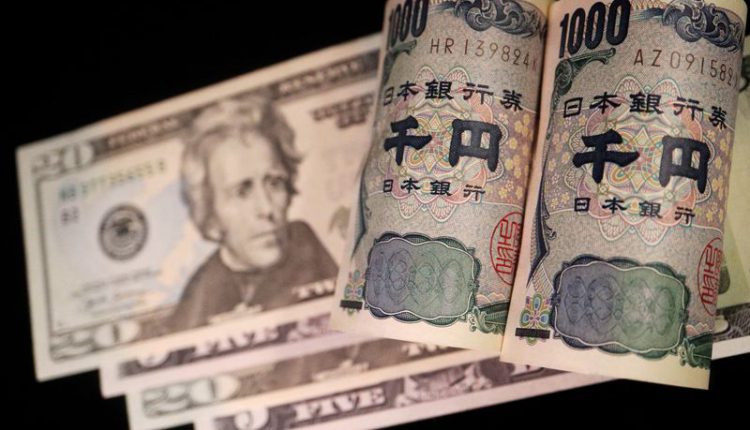 تراجع الين تزامنا بعد إبقاء بنك اليابان على أسعار الفائدة منخفضة وهبوط الدولار   