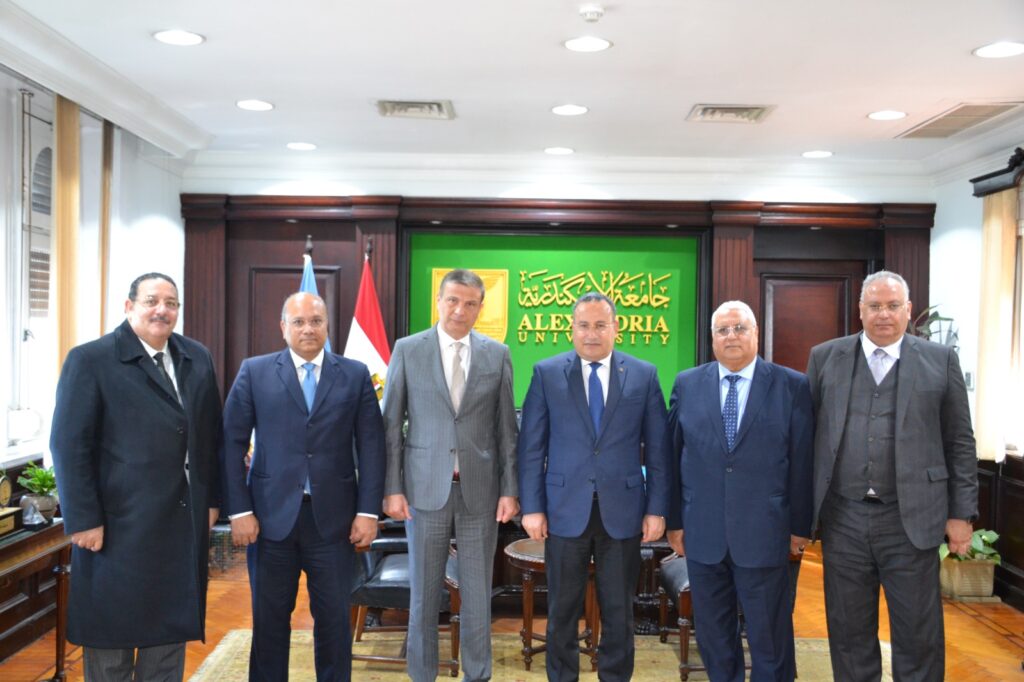البنك الزراعي يبحث مع رئيس جامعة الإسكندرية تعزيز التعاون بمجالات التنمية الزراعية
