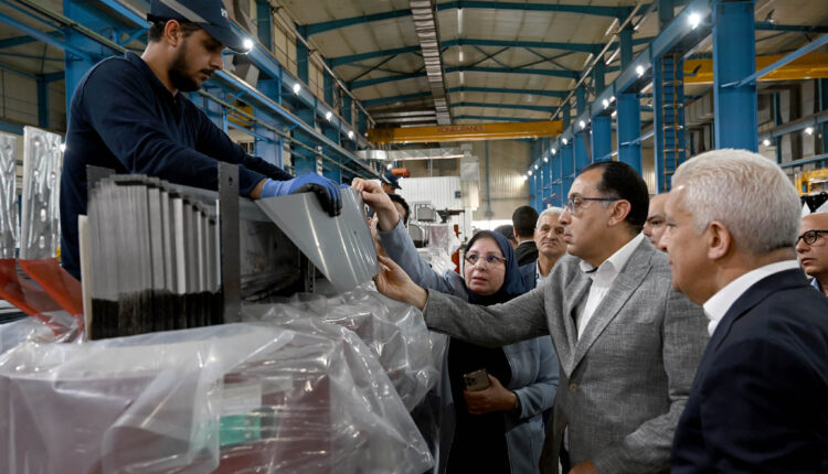 مدبولي يزور مصنع السويدي للمحولات الكهربائية بالعاشر من رمضان