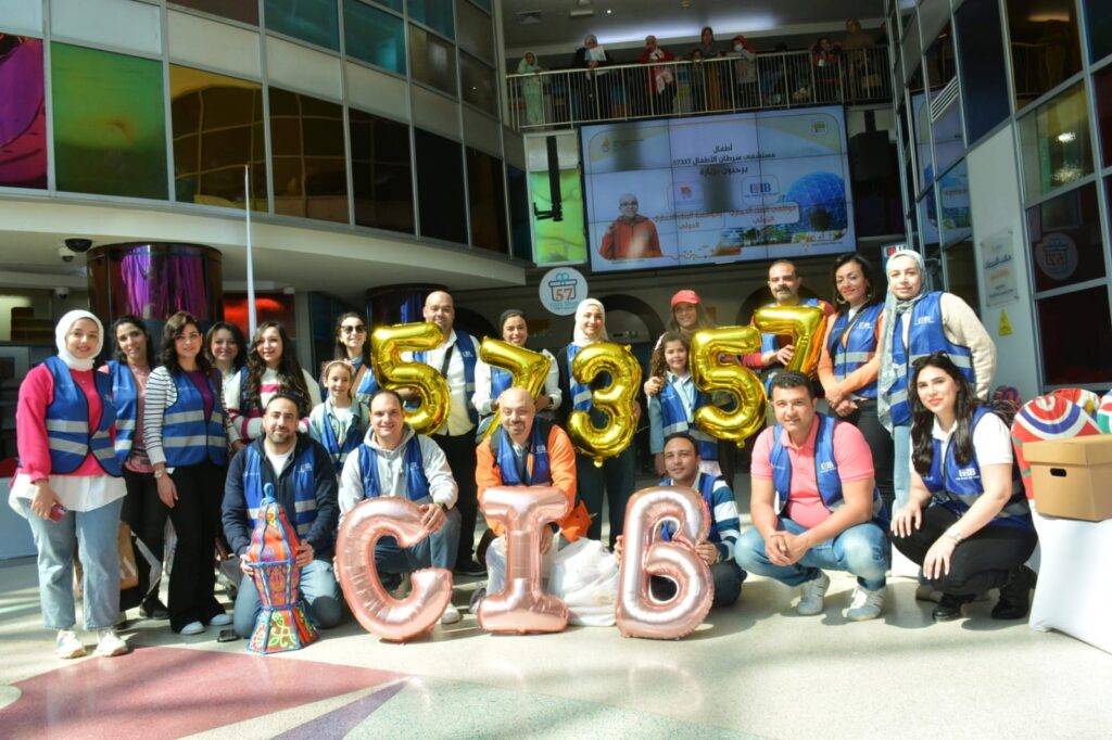 مؤسسة «التجاري الدولي» تنظم لموظفي البنك زيارة تطوعية لأطفال مستشفى 57357  