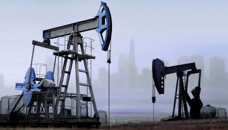 أرتفاع أسعار النفط 1.6% مع هبوط الدولار وتحول التركيز الى الاقتصادات العالمية