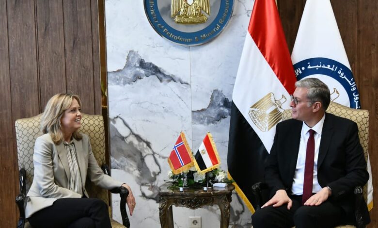 كريم بدوى: يستقبل سفيرة النرويج بالقاهرة ونائب الرئيس التنفيذى لشركة سكاتك النرويجية