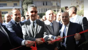 وأكد وزير التموين أن العلامة التجارية الجديدة تنافس سلاسل القطاع الخاص تهدف إلى تقديم خدمة شمولية متميزة للمواطنين في مختلف المحافظات، من خلال إتاحة الدعم التمويني وتوفير السلع بأسعار تنافسية تقل عن أسعار السوق.

واضاف أن التطوير الذي تشهده المجمعات الاستهلاكية يقتصر على الاسم والشكل والخدمات، بينما يبقى الهدف ثابت وهو خدمة المواطن وتوفير السلع بأسعار مناسبة.