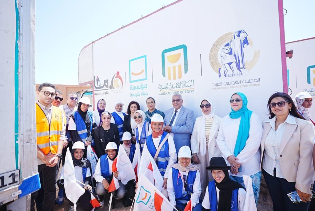 البنك الأهلي يشارك في توزيع 20,000 كرتونة مواد غذائية بحلايب وشلاتين وأبورماد