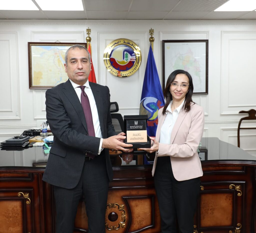 رئيس البنك الزراعي: يستعرض مع محافظ البحيرة برامج تمويل صغار المزارعين