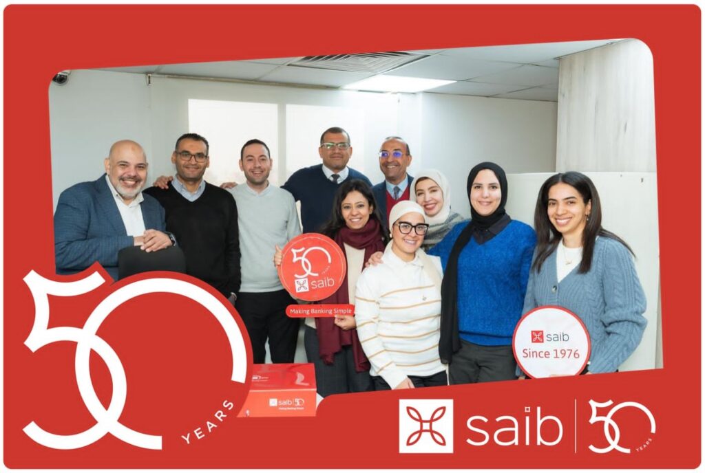بنك saib  يحتفل بمرور 50 عاماً على تأسيسه مع موظفيه