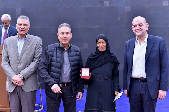 البنك الأهلي يسلم عددا من البيوت والمشروعات الصغيرة للمستفيدين بمحافظة أسوان