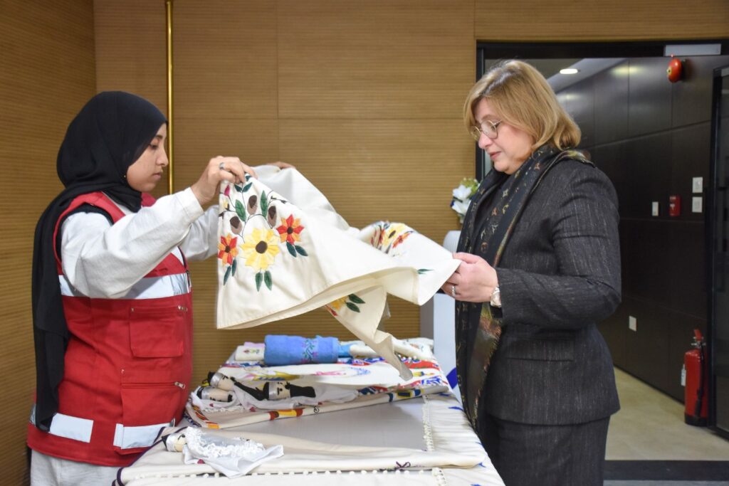 بنك قناة السويس يُنظم معرضًا لدعم المرأة المنتجة بالتعاون مع الهلال الأحمر المصري