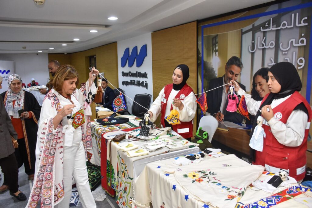 بنك قناة السويس يُنظم معرضًا لدعم المرأة المنتجة بالتعاون مع الهلال الأحمر المصري