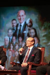 محمد صبحي يكرم نجوم الزمن الجميل: أنتم ضمير الفن الحقيقي