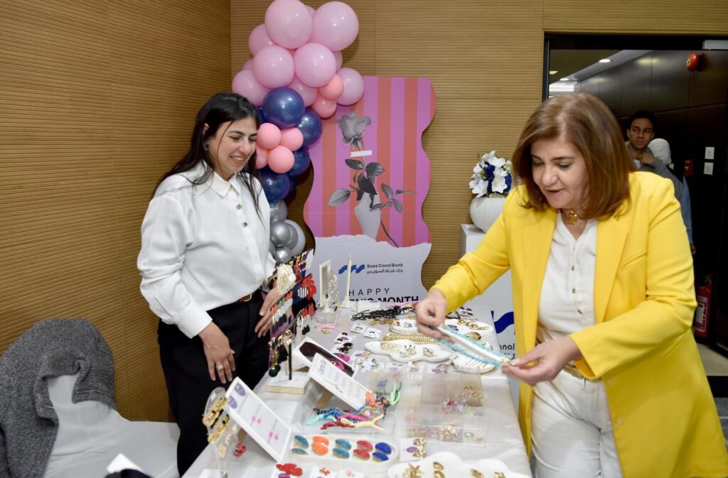 بنك قناة السويس يُنظم سلسلة معارض لموظفاته احتفالاً بشهر المرأة