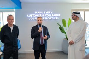 المهندس أحمد الظاهر الرئيس التنفيذي «إيتيدا» يفتتح مركز الشايع العالمى لخدمات الاتصال فى مصر