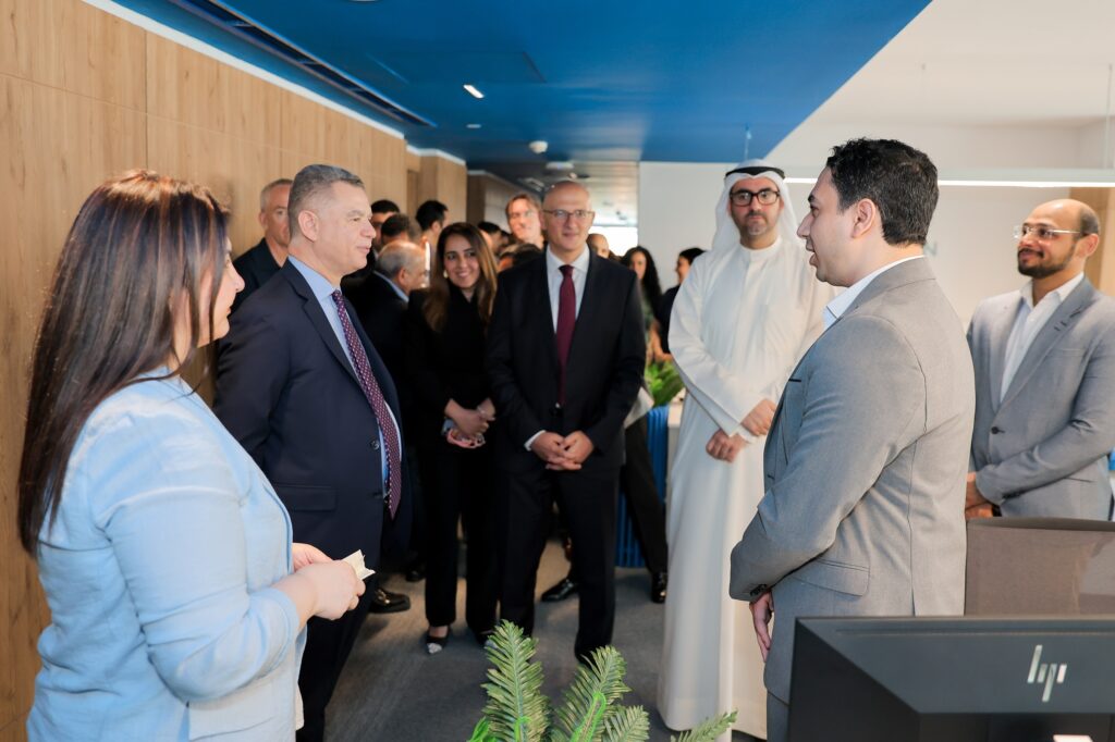 المهندس أحمد الظاهر الرئيس التنفيذي «إيتيدا» يفتتح مركز الشايع العالمى لخدمات الاتصال فى مصر