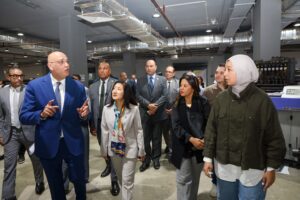 رئيس تنمية المشروعات والممثل المقيم لـبرنامج الأمم المتحدة الانمائي يتفقدان مشروعات صناعية وإنتاجية لعملاء الجهاز